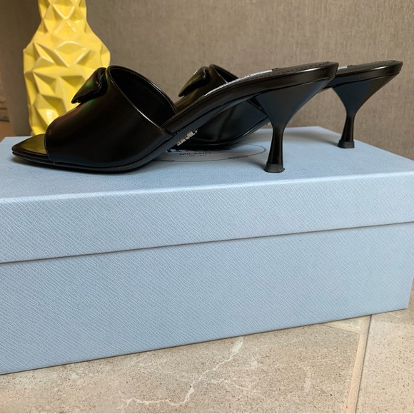 PRADA - Picture 2 of 16